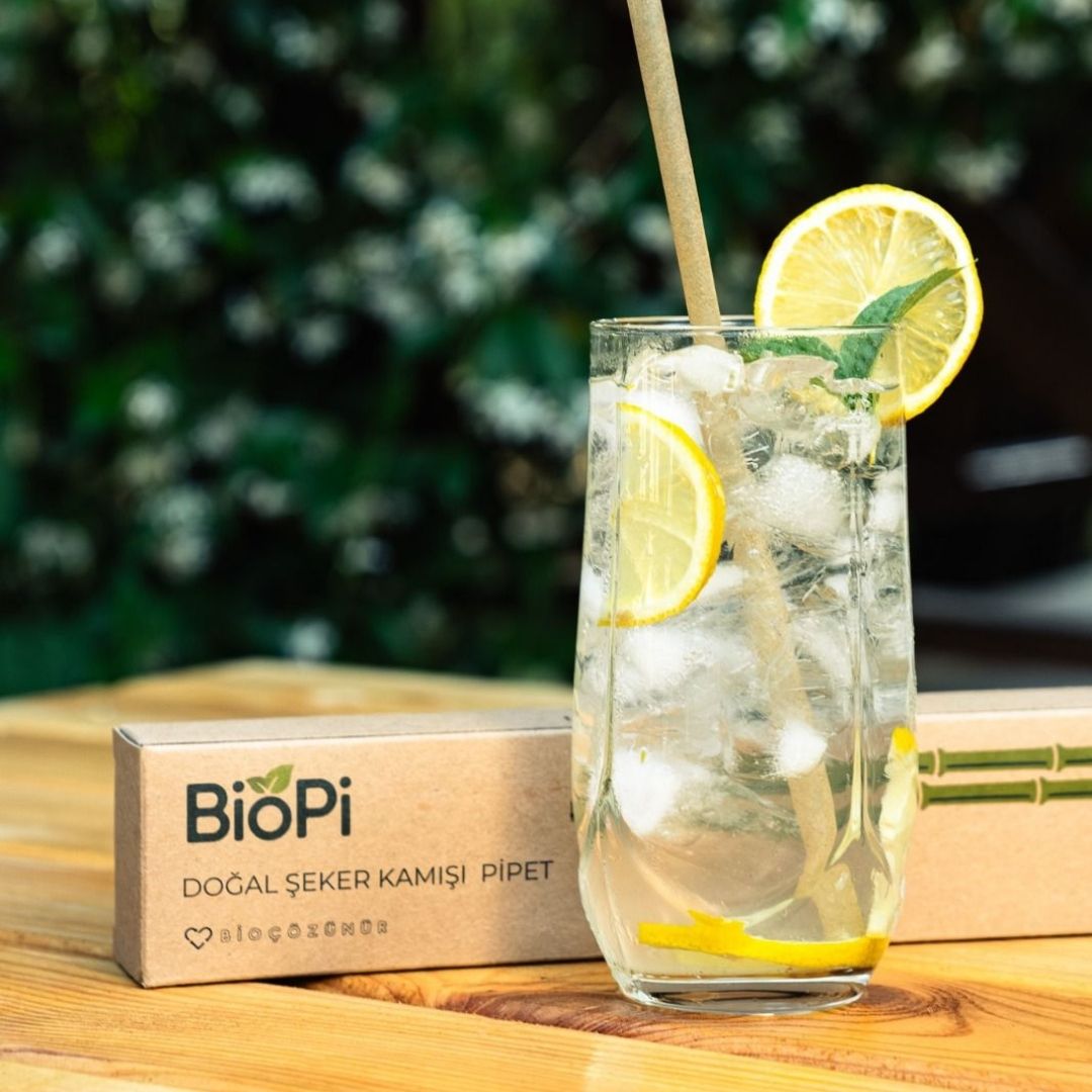 BioPi Kutusu Ve Cam Bardakta Soğuk İçecek